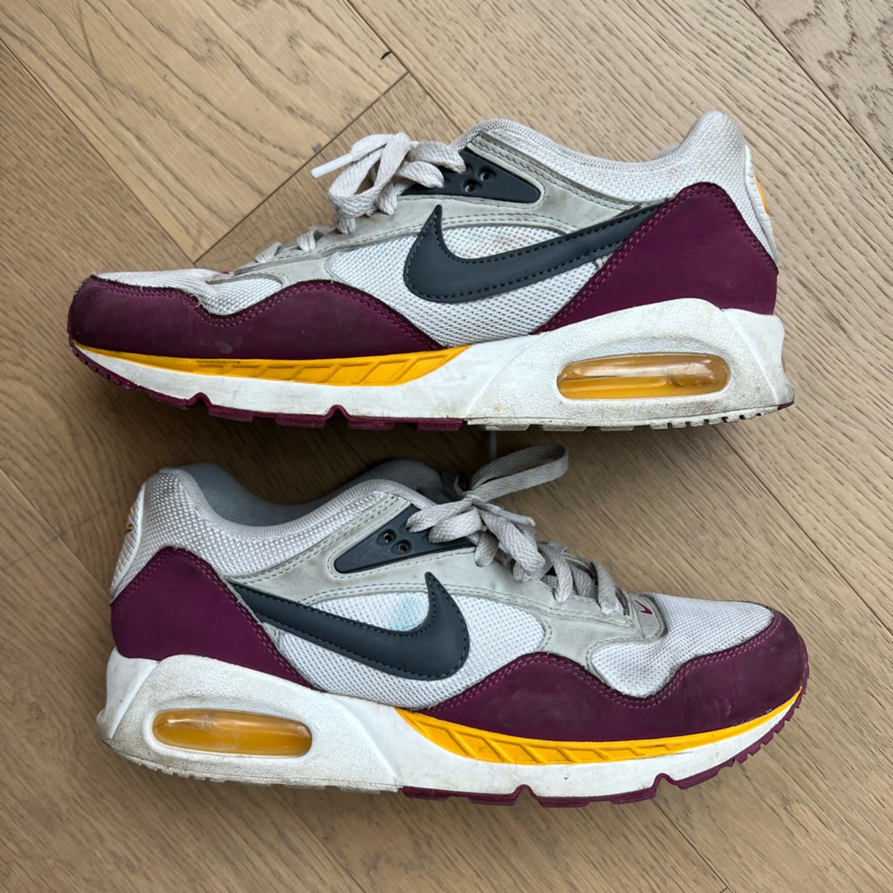 Nike air sneakers size 9US